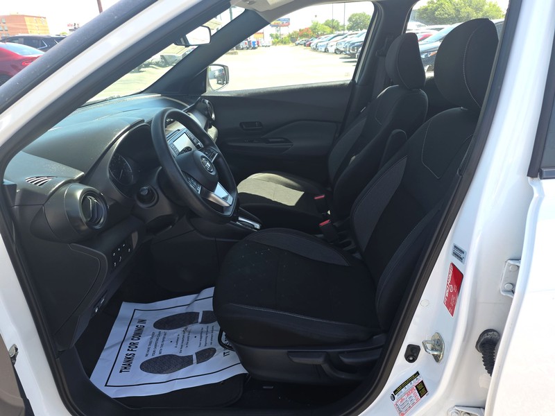 Nissan Kicks Vehicle Full-screen Gallery Image 9