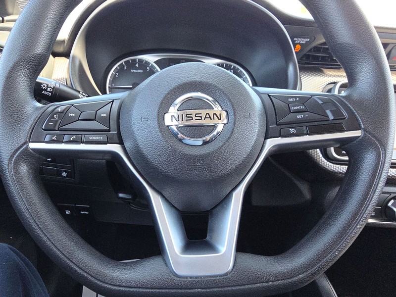 Nissan Kicks Vehicle Full-screen Gallery Image 14