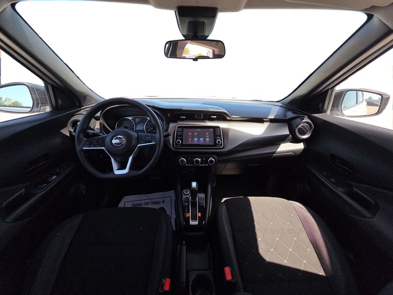 Nissan Kicks Vehicle Full-screen Gallery Image 15