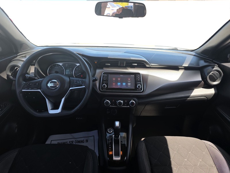 Nissan Kicks Vehicle Full-screen Gallery Image 16