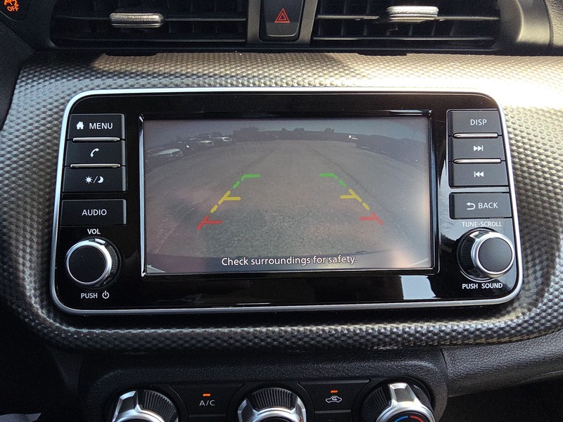 Nissan Kicks Vehicle Full-screen Gallery Image 17
