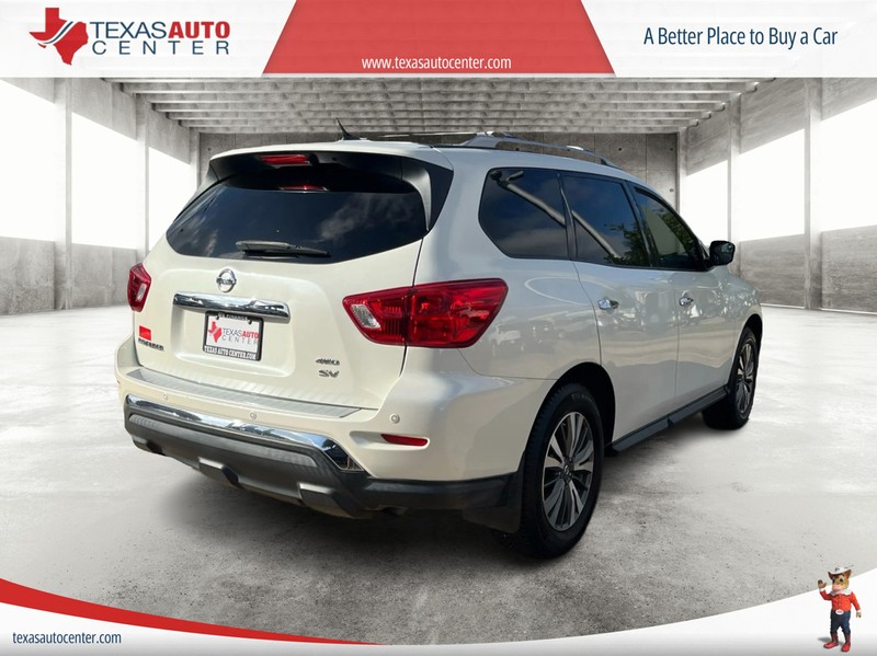 Nissan Pathfinder Vehicle Full-screen Gallery Image 7
