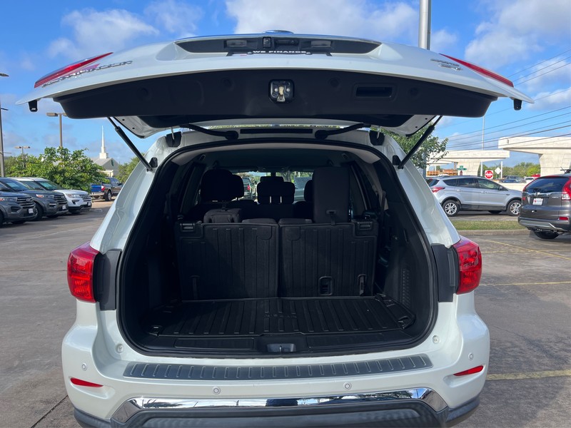 Nissan Pathfinder Vehicle Full-screen Gallery Image 11