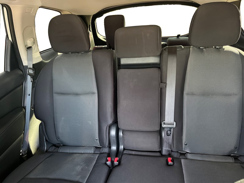 Nissan Pathfinder Vehicle Full-screen Gallery Image 13