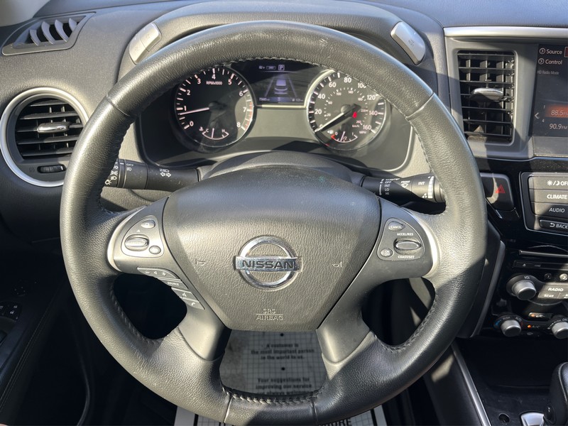 Nissan Pathfinder Vehicle Full-screen Gallery Image 14