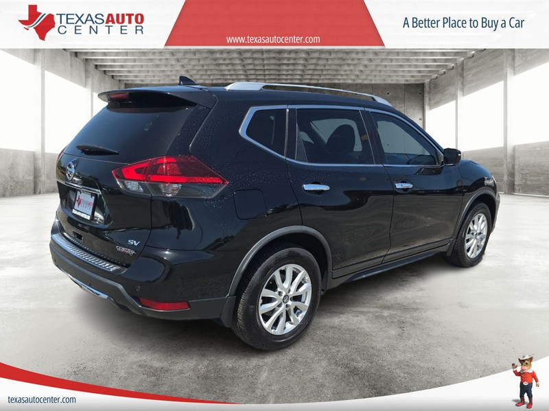 Nissan Rogue Vehicle Full-screen Gallery Image 7