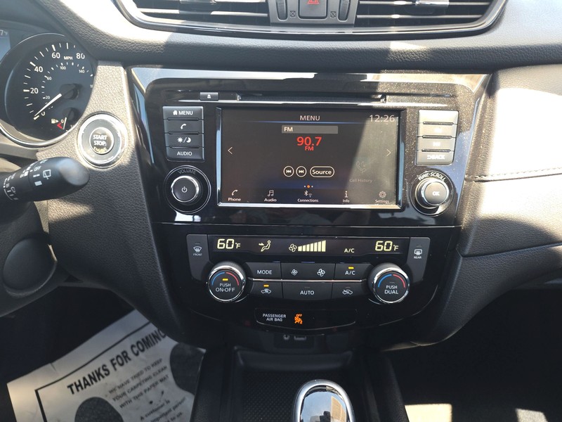 Nissan Rogue Vehicle Full-screen Gallery Image 12