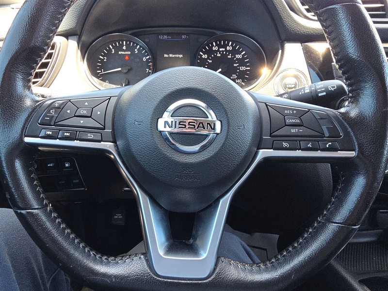 Nissan Rogue Vehicle Full-screen Gallery Image 14