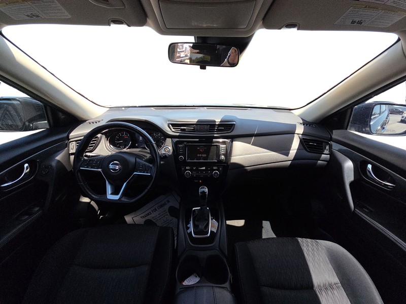 Nissan Rogue Vehicle Full-screen Gallery Image 15
