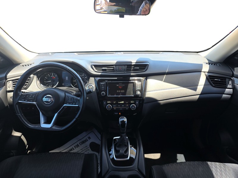 Nissan Rogue Vehicle Full-screen Gallery Image 16
