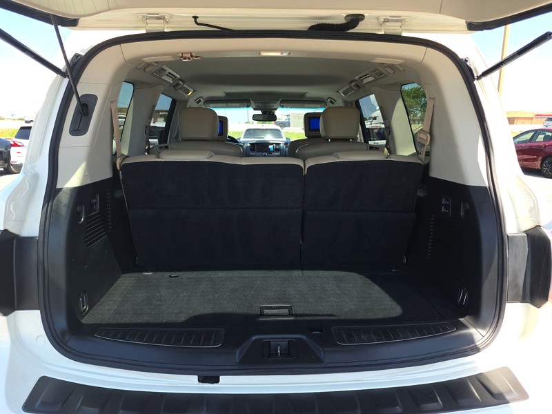 Nissan Armada Vehicle Full-screen Gallery Image 11