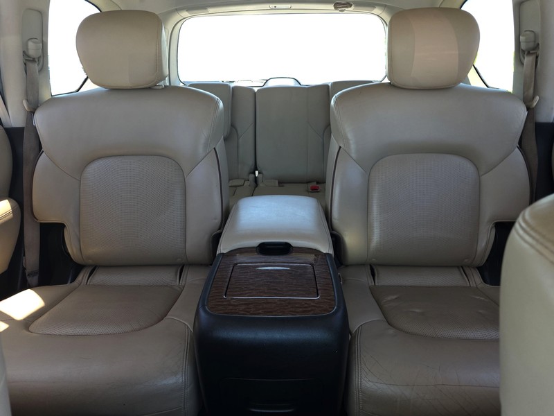 Nissan Armada Vehicle Full-screen Gallery Image 13