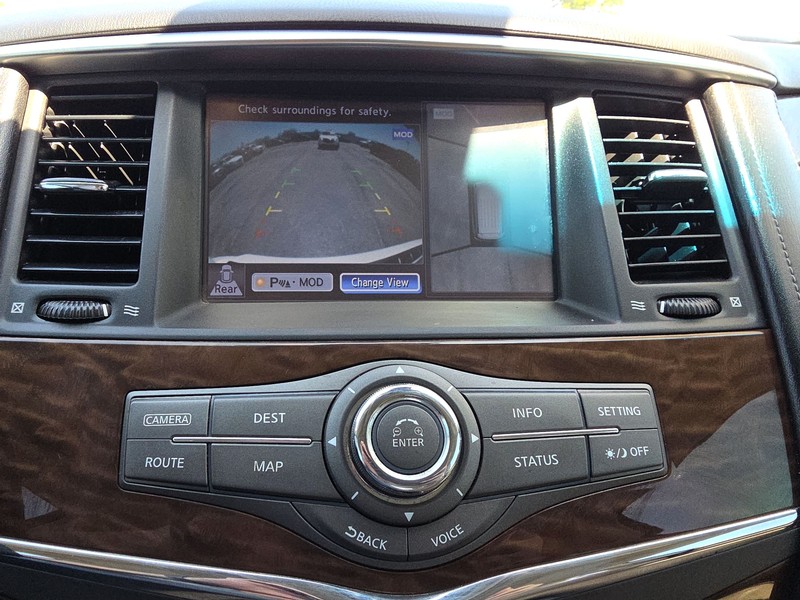 Nissan Armada Vehicle Full-screen Gallery Image 18