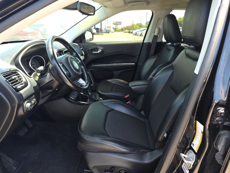 Jeep Compass Vehicle Full-screen Gallery Image 09