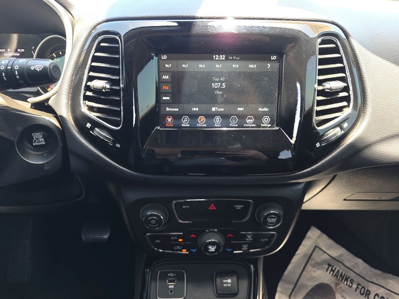 Jeep Compass Vehicle Full-screen Gallery Image 12