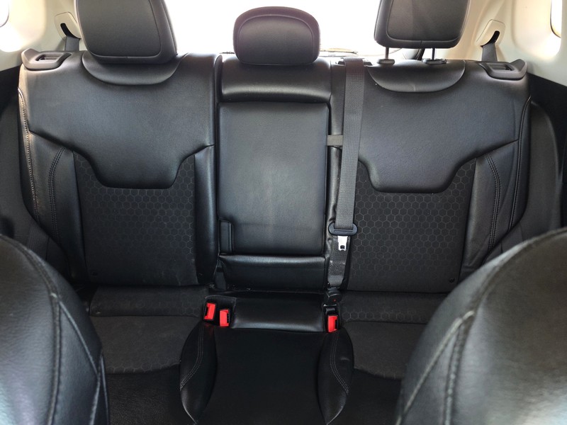 Jeep Compass Vehicle Full-screen Gallery Image 13