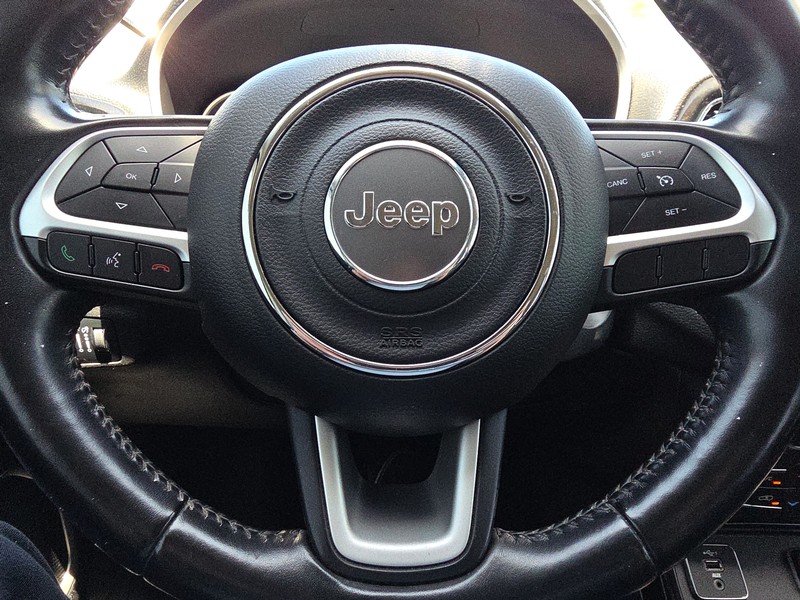 Jeep Compass Vehicle Full-screen Gallery Image 14
