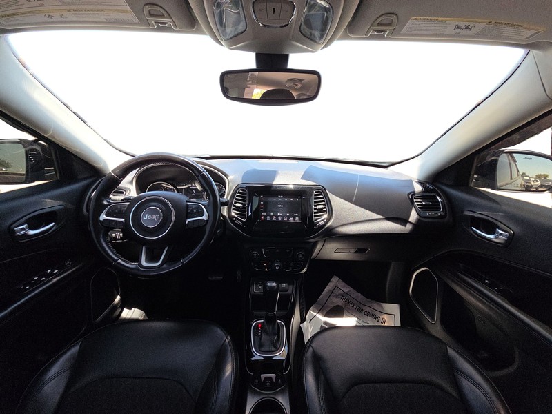 Jeep Compass Vehicle Full-screen Gallery Image 15