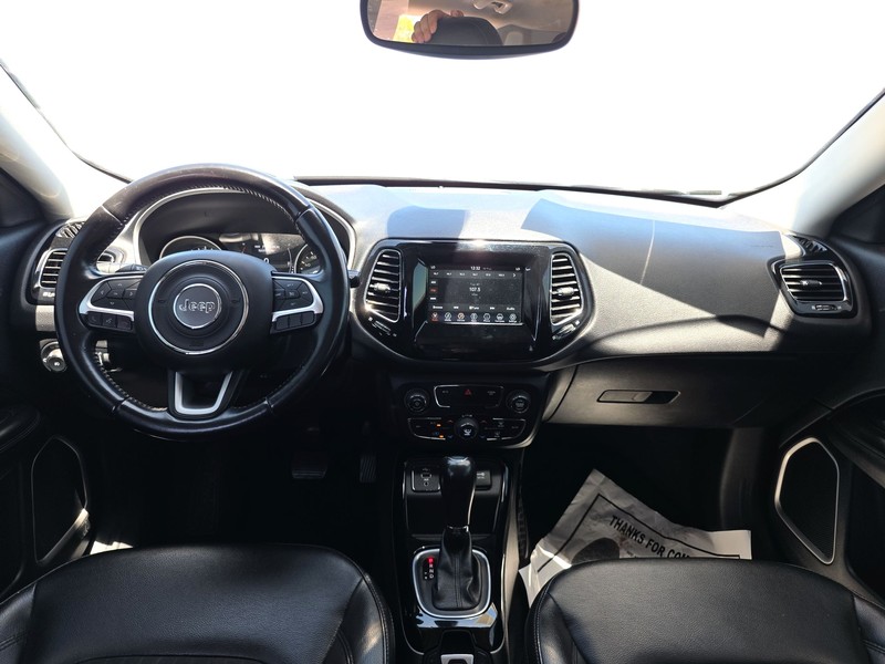 Jeep Compass Vehicle Full-screen Gallery Image 16