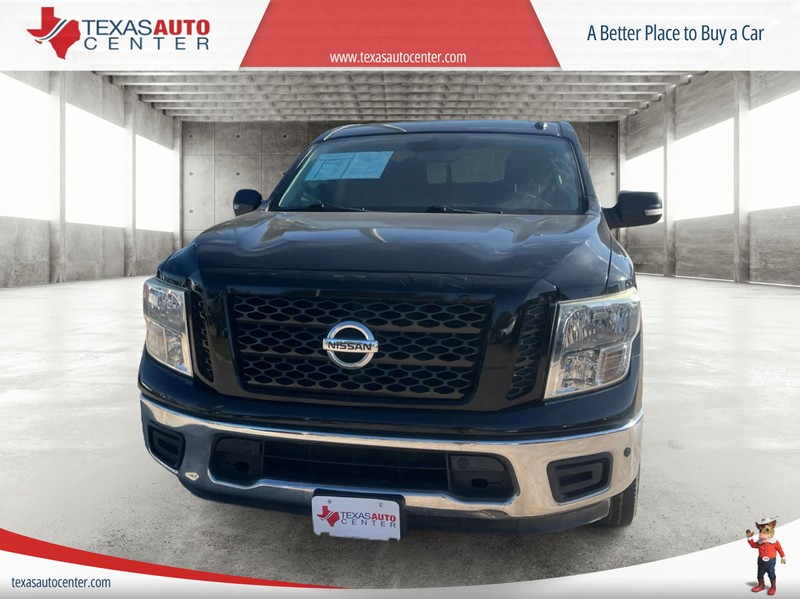 Nissan Titan Vehicle Full-screen Gallery Image 03