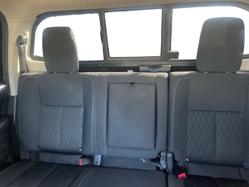 Nissan Titan Vehicle Full-screen Gallery Image 13