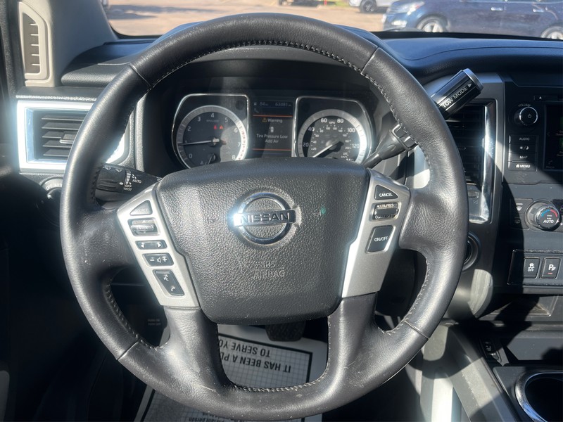Nissan Titan Vehicle Full-screen Gallery Image 14