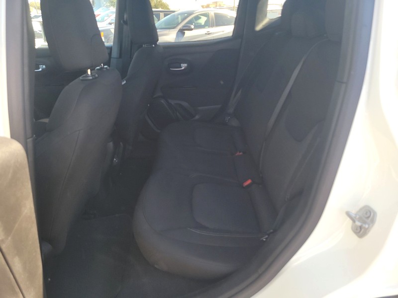 Jeep Renegade Vehicle Full-screen Gallery Image 10