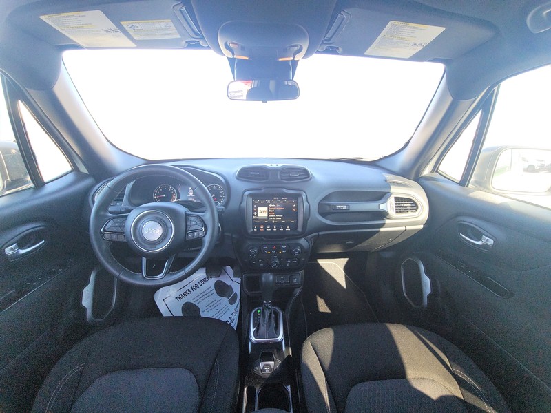 Jeep Renegade Vehicle Full-screen Gallery Image 15