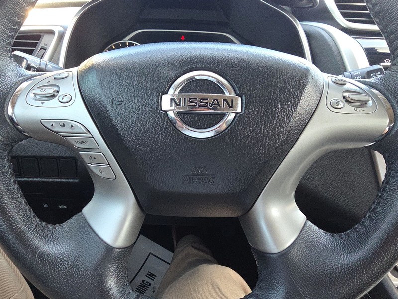 Nissan Murano Vehicle Full-screen Gallery Image 14