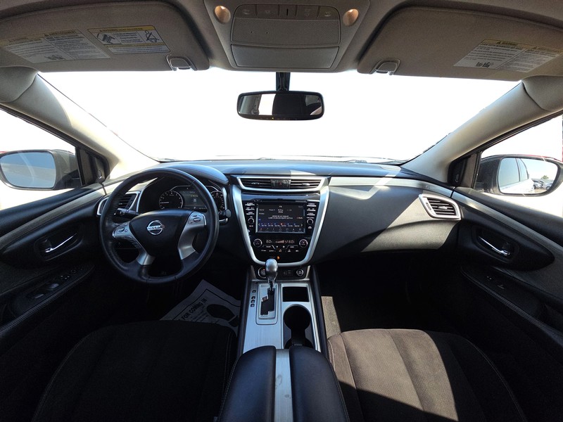 Nissan Murano Vehicle Full-screen Gallery Image 15