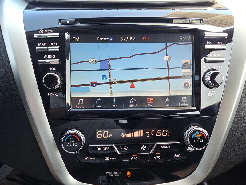 Nissan Murano Vehicle Full-screen Gallery Image 17