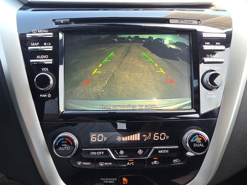 Nissan Murano Vehicle Full-screen Gallery Image 18