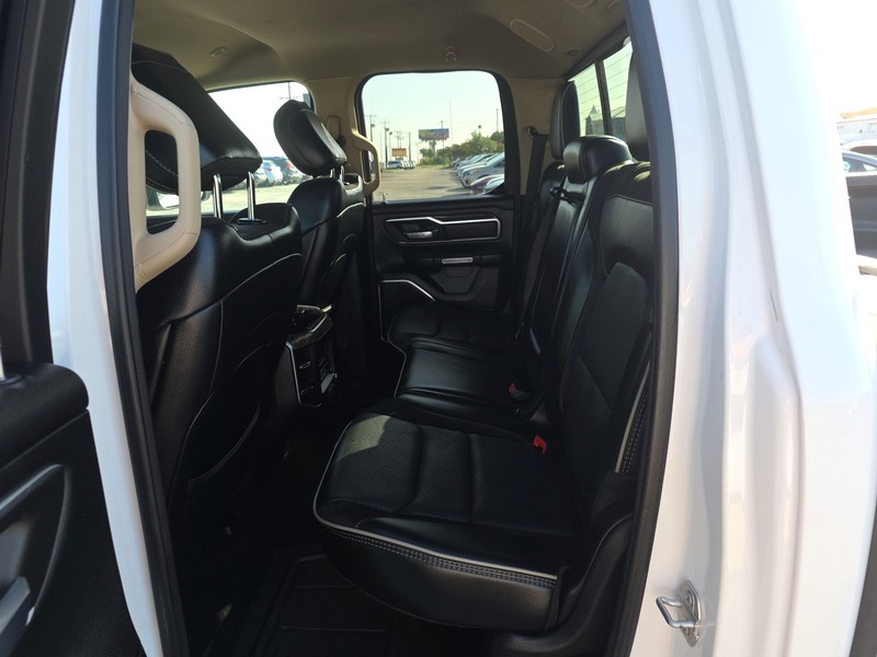 Ram 1500 Vehicle Full-screen Gallery Image 10