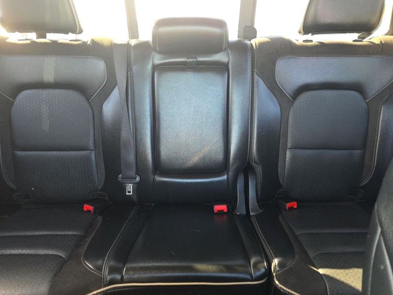 Ram 1500 Vehicle Full-screen Gallery Image 12