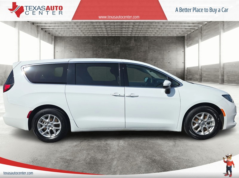 Chrysler Voyager Vehicle Full-screen Gallery Image 04