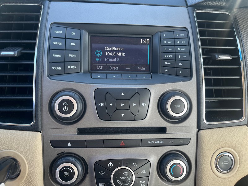 Ford Taurus Vehicle Full-screen Gallery Image 12