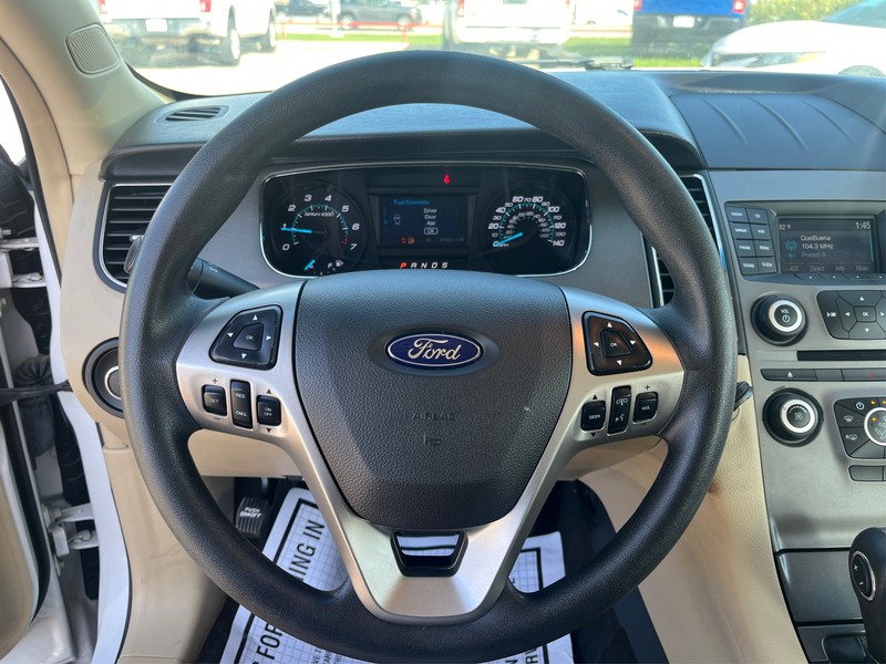 Ford Taurus Vehicle Full-screen Gallery Image 13