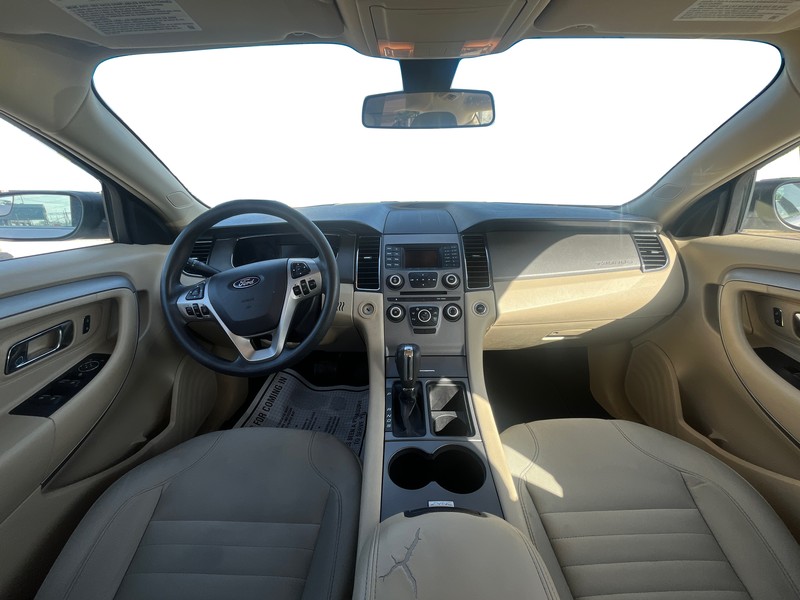 Ford Taurus Vehicle Full-screen Gallery Image 14