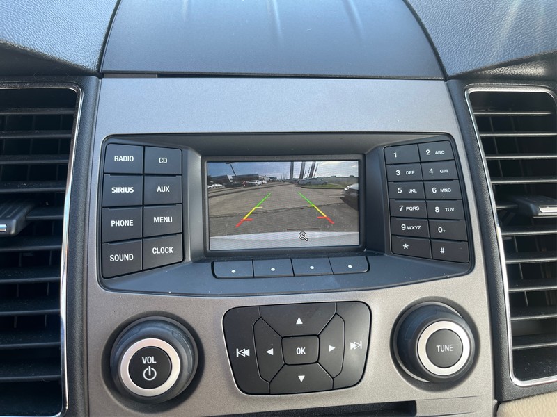 Ford Taurus Vehicle Full-screen Gallery Image 16