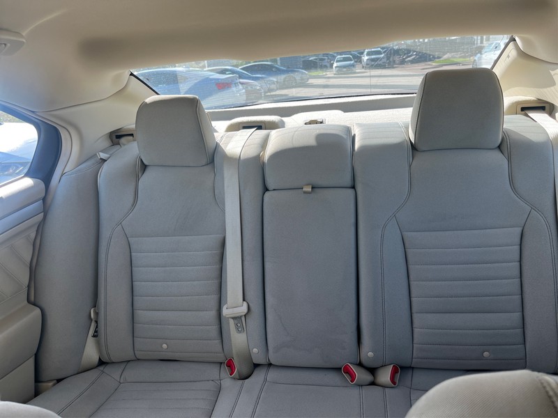 Ford Taurus Vehicle Full-screen Gallery Image 17