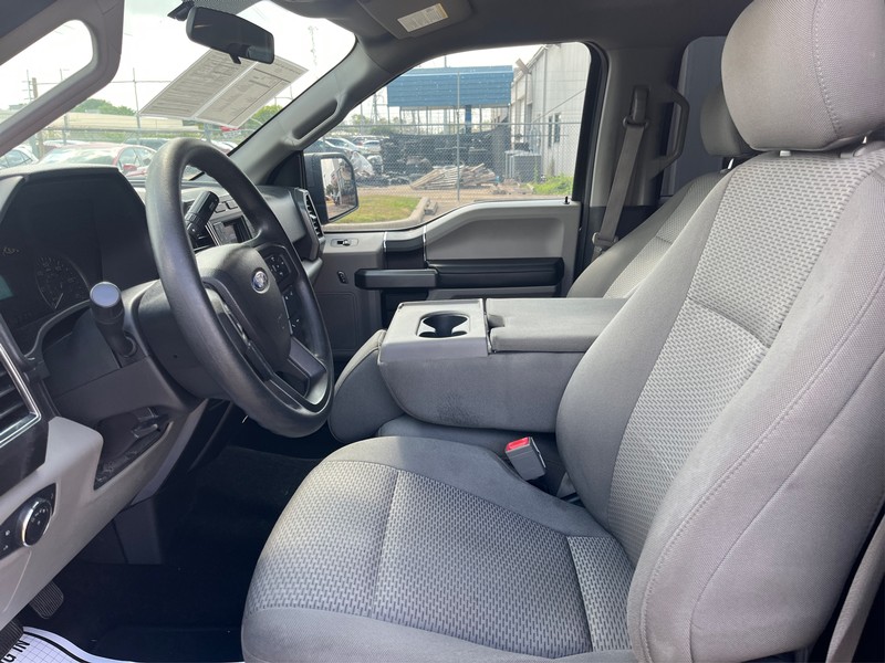 Ford F-150 Vehicle Full-screen Gallery Image 09