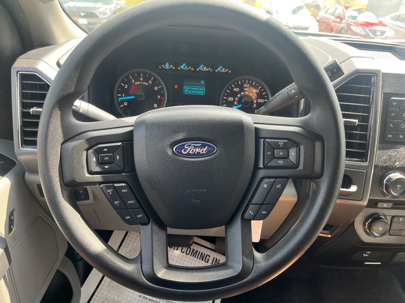 Ford F-150 Vehicle Full-screen Gallery Image 13