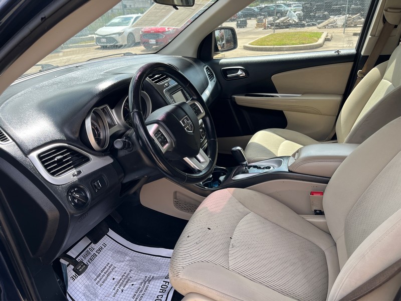 Dodge Journey Vehicle Full-screen Gallery Image 09