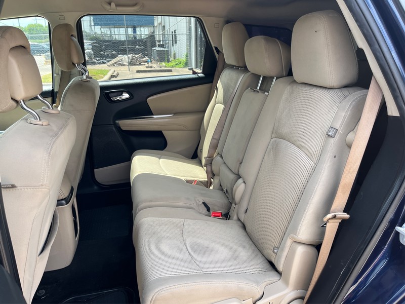 Dodge Journey Vehicle Full-screen Gallery Image 10
