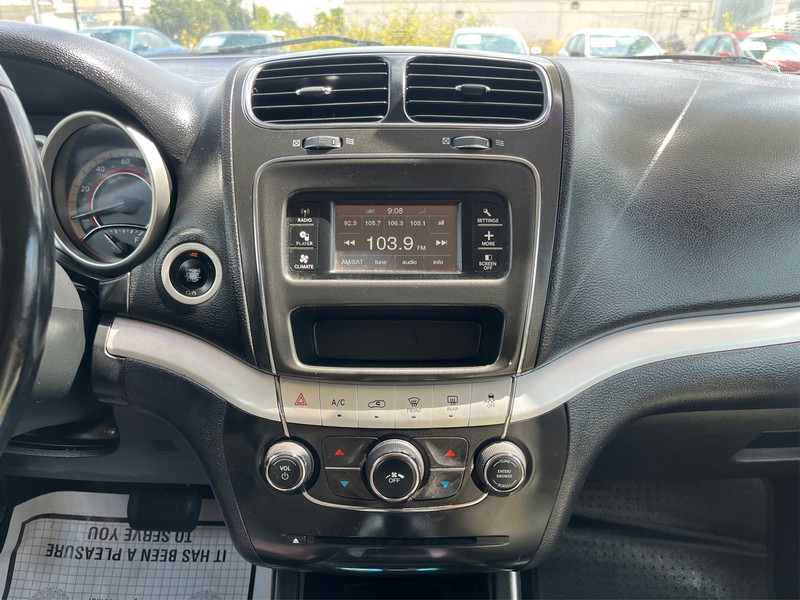 Dodge Journey Vehicle Full-screen Gallery Image 12