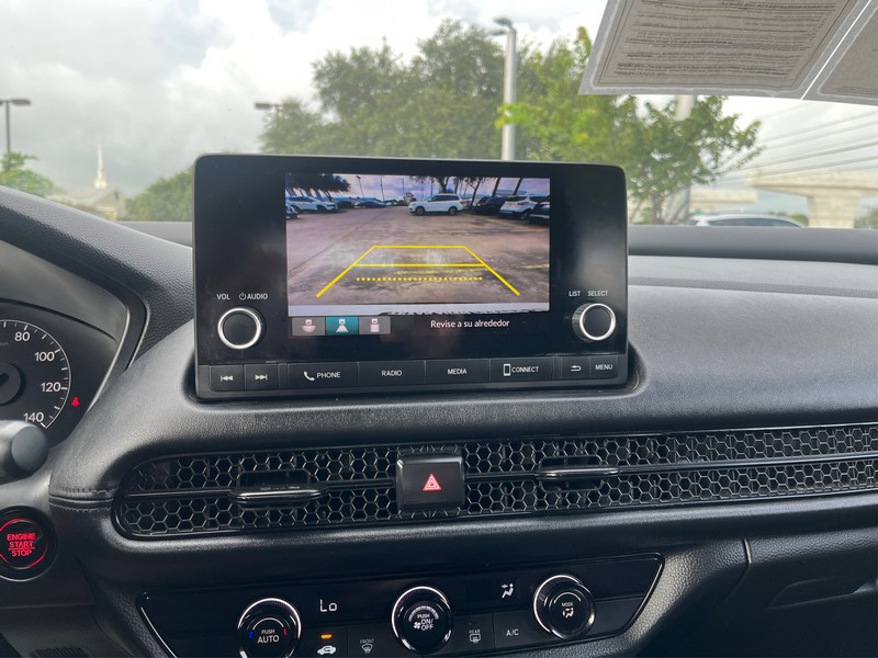 Honda HR-V Vehicle Full-screen Gallery Image 17