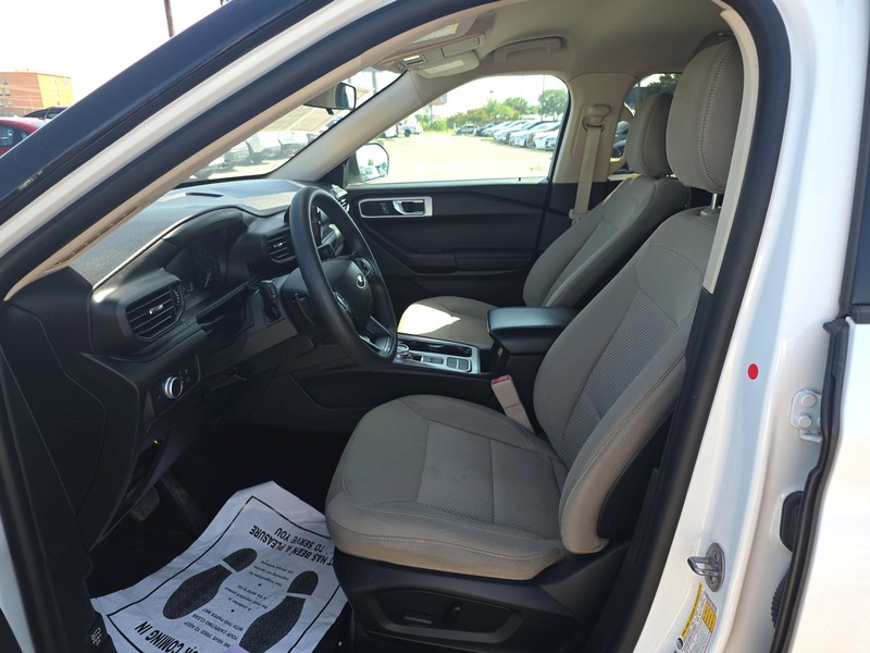 Ford Explorer Vehicle Full-screen Gallery Image 09