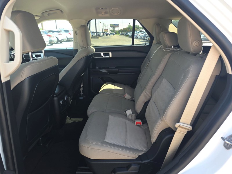 Ford Explorer Vehicle Full-screen Gallery Image 10