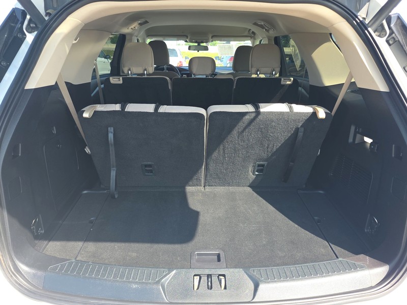 Ford Explorer Vehicle Full-screen Gallery Image 11
