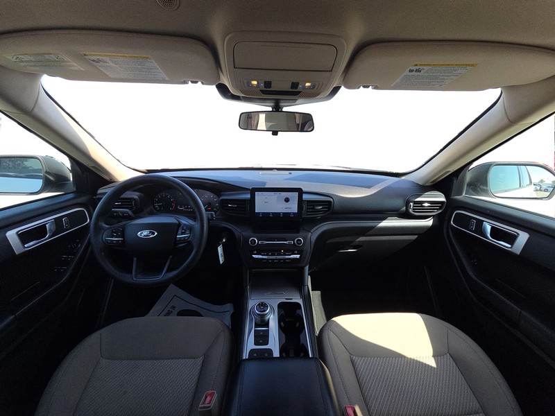 Ford Explorer Vehicle Full-screen Gallery Image 15
